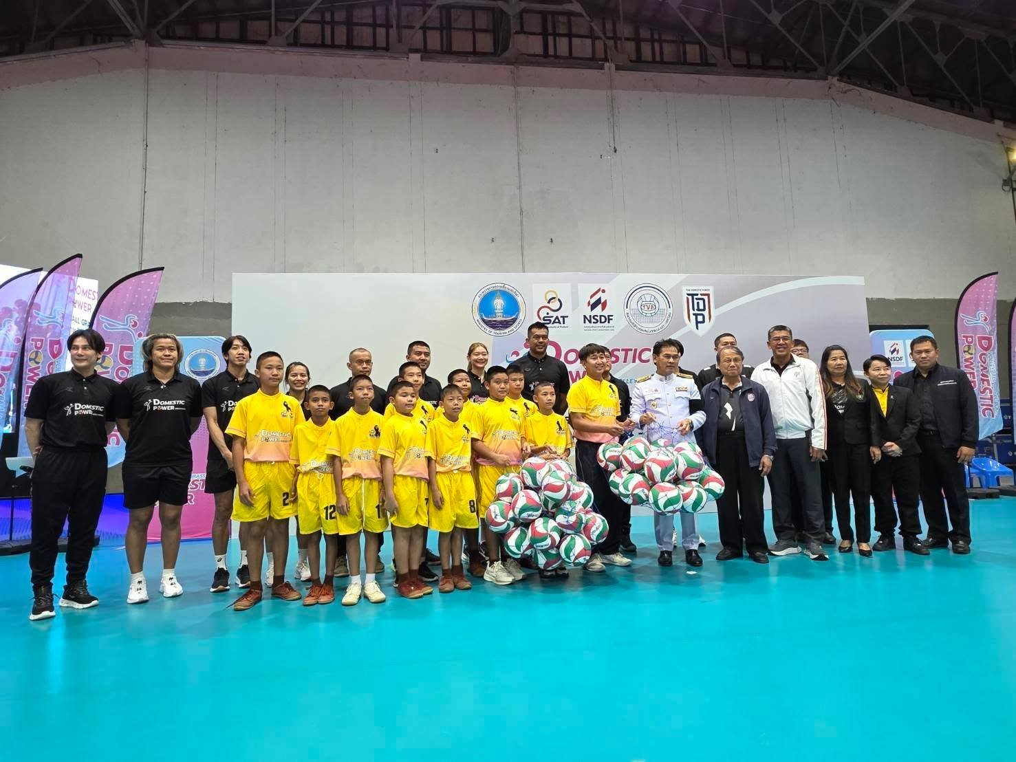 บุ๋มบิ๋ม หน่อง ปู เอ เจมส์ - ขึ้นเหนือสอนน้อง โครงการ Domestic Power Volleyball ที่เชียงราย