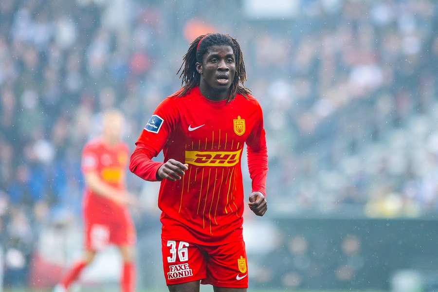 คาเล็บ ยิเรนกี - แข้งจอมแกร่งวัย 19 ปี นิวเอสเซียง ที่อาร์เซนอล บอร์นมัธ กำลังจับตา