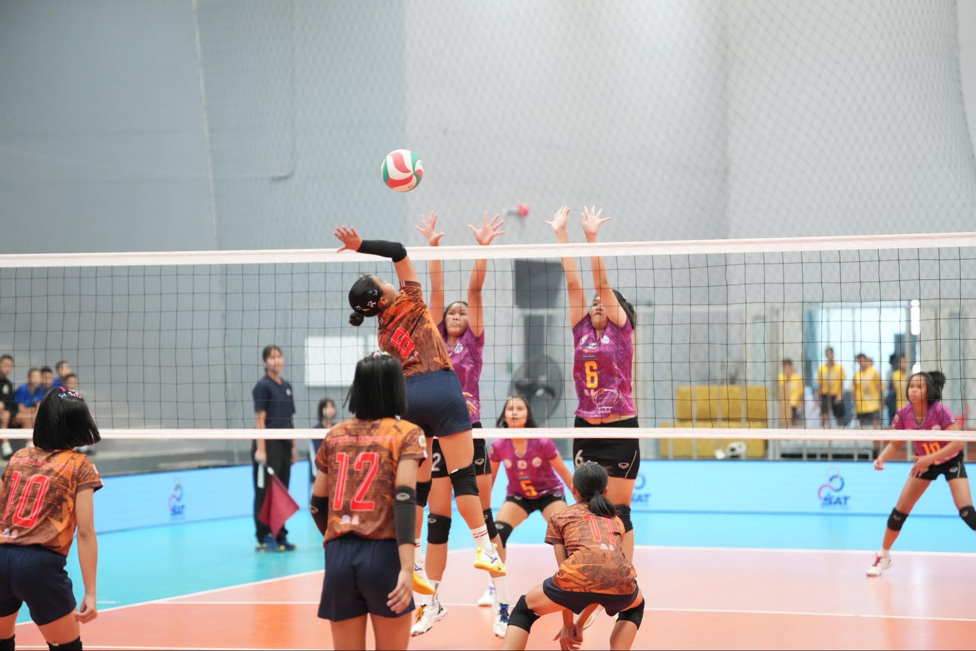 โรงเรียนวัดวันอุทิศ - เจ้าภาพพ่าย ศึก วิทยุการบินฯ มินิวอลเลย์บอลสุดคึกคัก