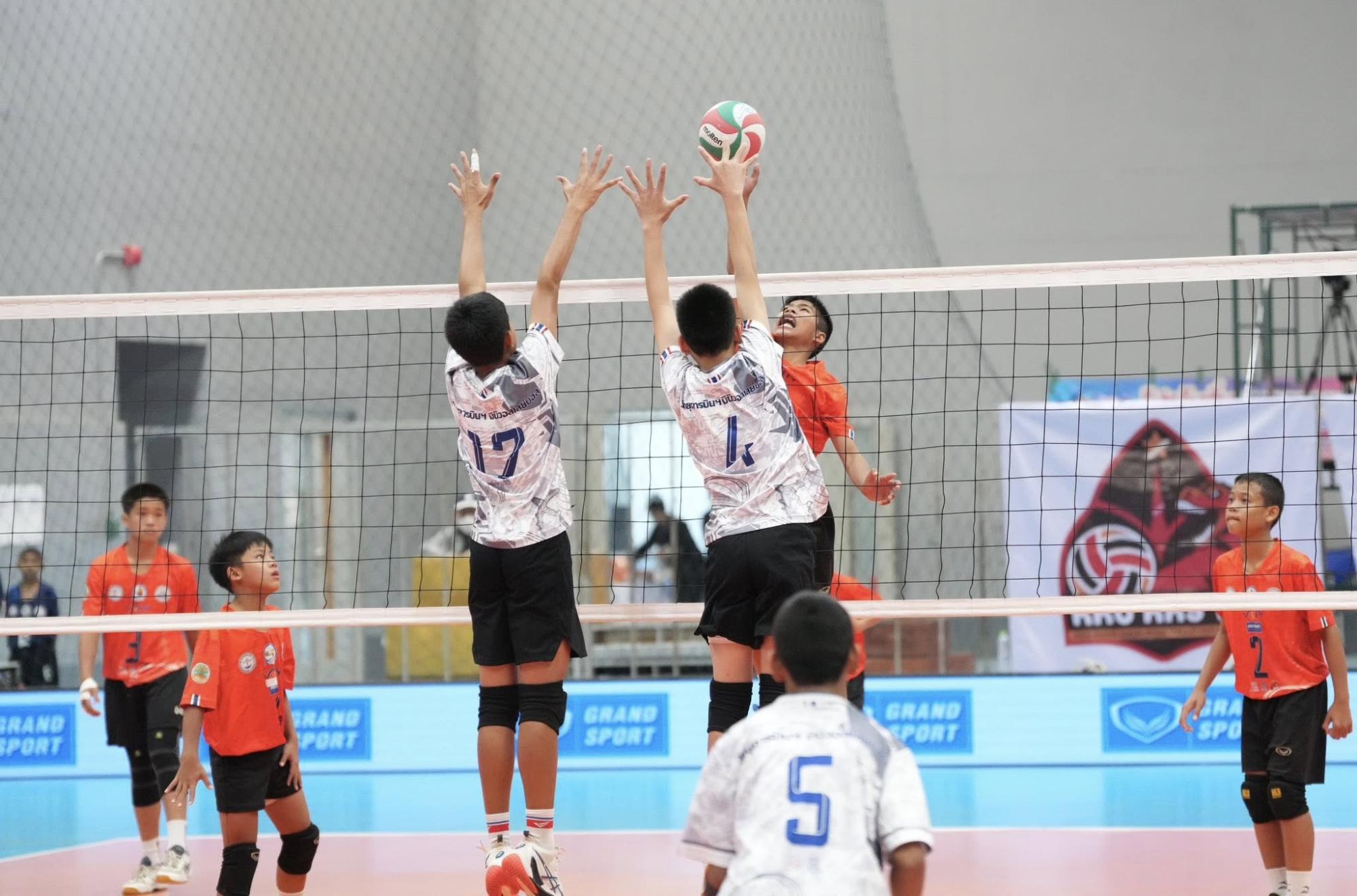 โรงเรียนบ้านอ่างตะแบก - อัด อนุบาลวานรนิวาล คว้าชัย มินิวอลเลย์บอล DOMESTIC POWER